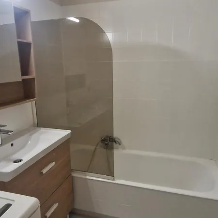 Apartment Climatise Avec Parking Et Balcon, Proche A - Fr-1-780-5